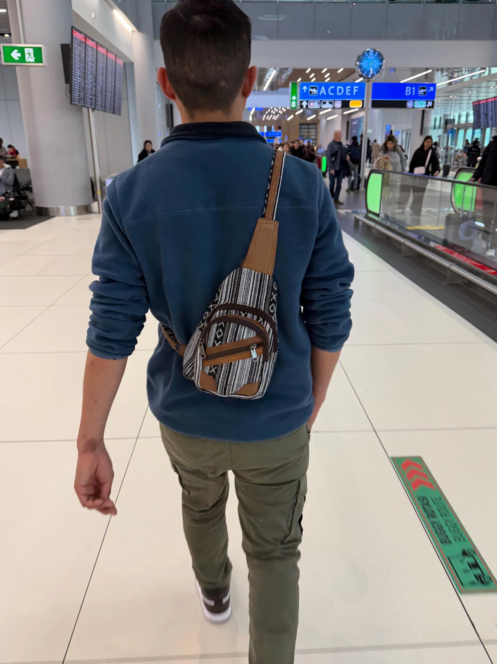 Himalayan hemp & Gheri crossbody sling bag | Unisex hippie travel bag - Image 2