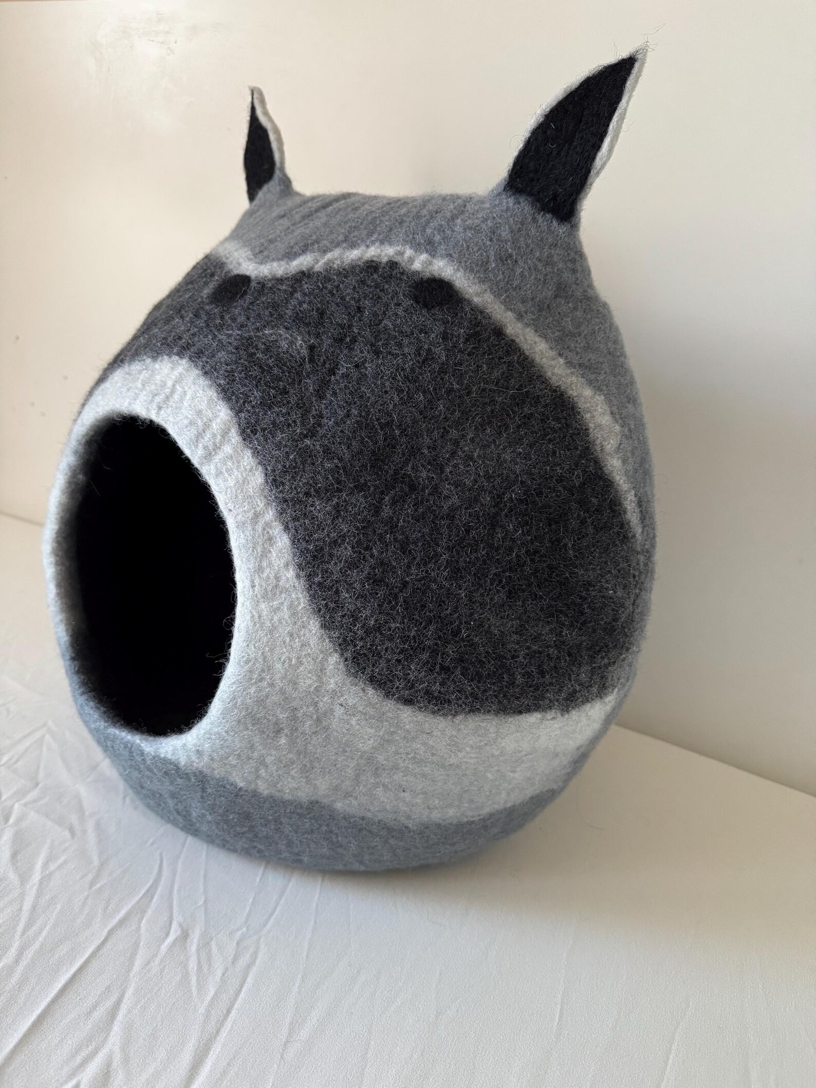 Fox Design Wool Felt Cat House: Handmade Kitten Cave Bed - Image 4